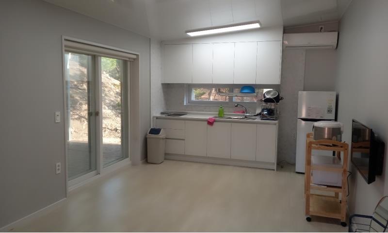 초암관1 거실겸 주방